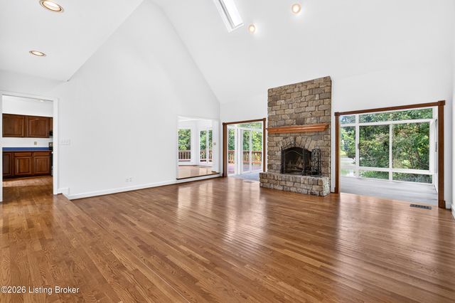 3205 W Mount Zion Rd, Crestwood, KY 40014