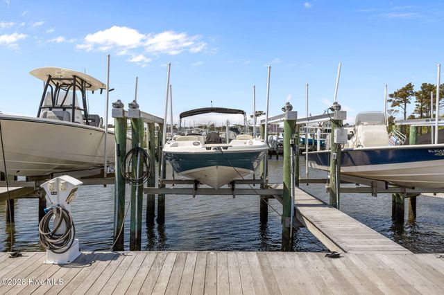 201 Lanyard Drive, Newport, NC 28570