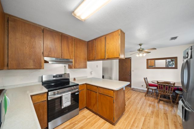 11865 Comstock Lane, Redding, CA 96003