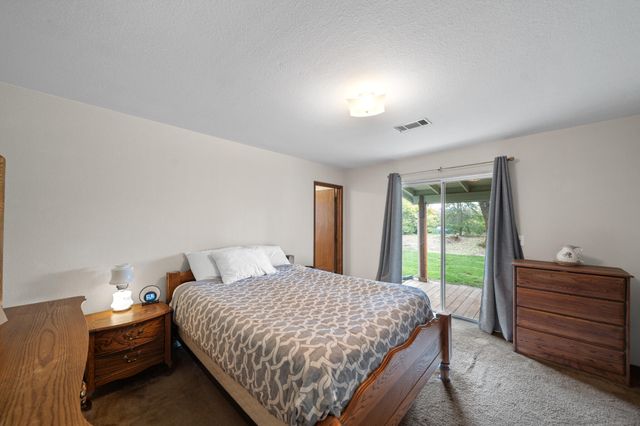 11865 Comstock Lane, Redding, CA 96003