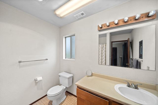 11865 Comstock Lane, Redding, CA 96003