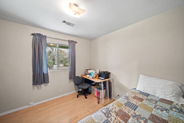 11865 Comstock Lane, Redding, CA 96003