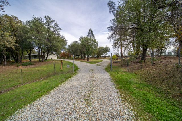 11865 Comstock Lane, Redding, CA 96003