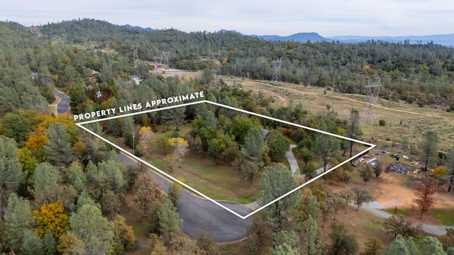 11865 Comstock Lane, Redding, CA 96003