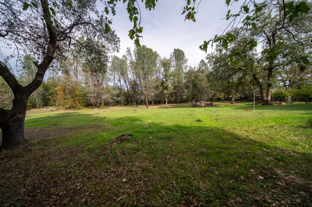 11865 Comstock Lane, Redding, CA 96003