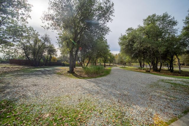 11865 Comstock Lane, Redding, CA 96003