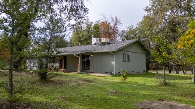 11865 Comstock Lane, Redding, CA 96003