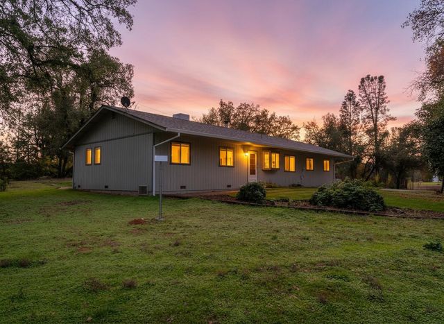 11865 Comstock Lane, Redding, CA 96003