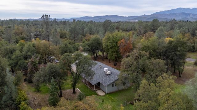 11865 Comstock Lane, Redding, CA 96003
