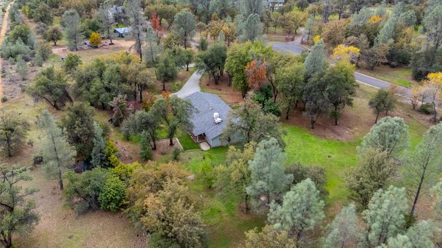 11865 Comstock Lane, Redding, CA 96003