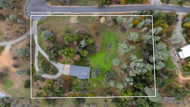 11865 Comstock Lane, Redding, CA 96003