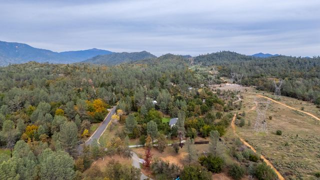 11865 Comstock Lane, Redding, CA 96003