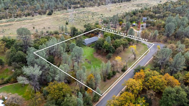 11865 Comstock Lane, Redding, CA 96003