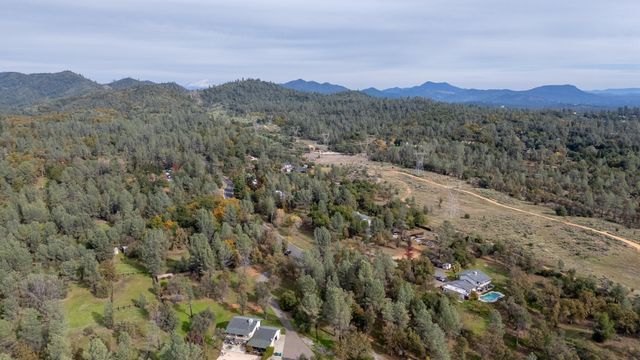 11865 Comstock Lane, Redding, CA 96003