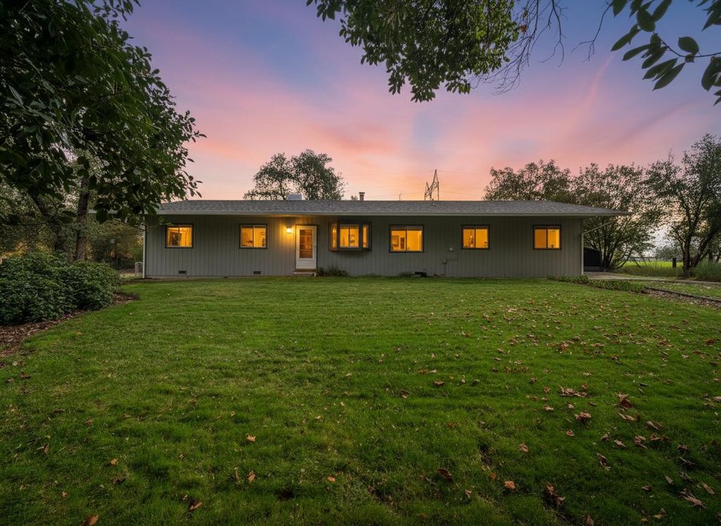 11865 Comstock Lane, Redding, CA 96003