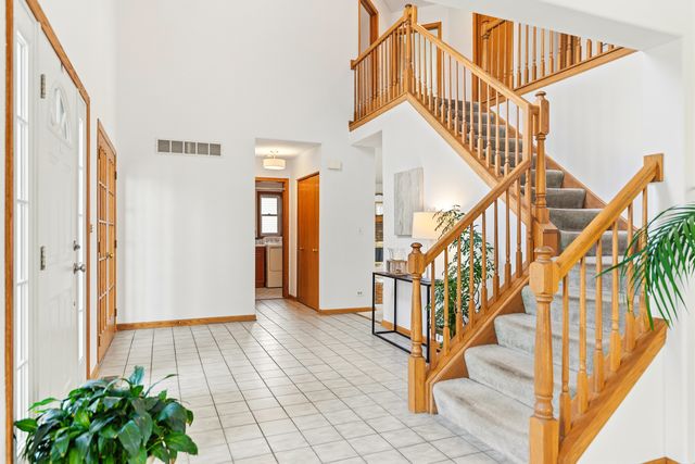 311 Briarwood Lane, Algonquin, IL 60102