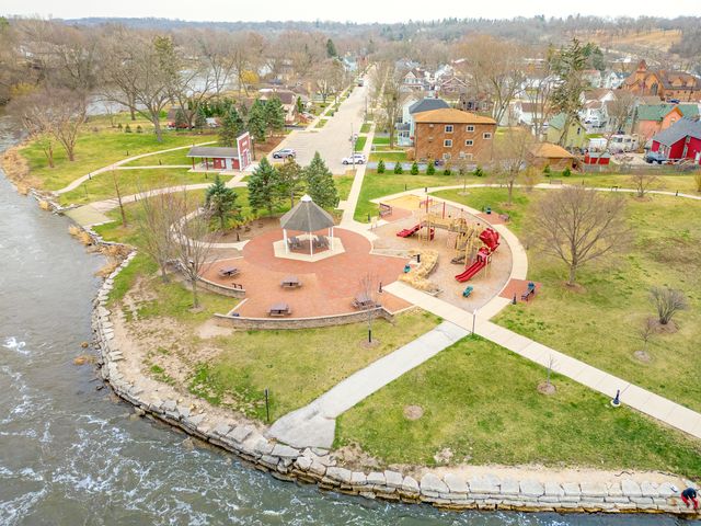 311 Briarwood Lane, Algonquin, IL 60102