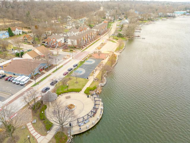 311 Briarwood Lane, Algonquin, IL 60102