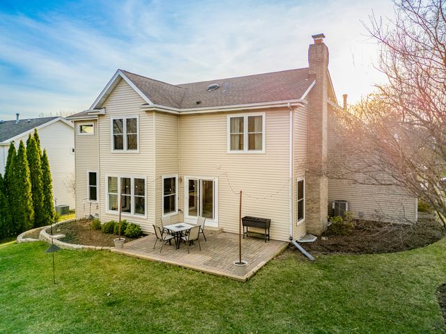 311 Briarwood Lane, Algonquin, IL 60102