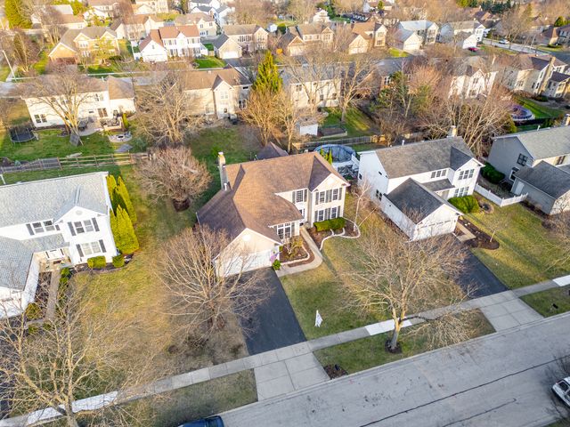 311 Briarwood Lane, Algonquin, IL 60102