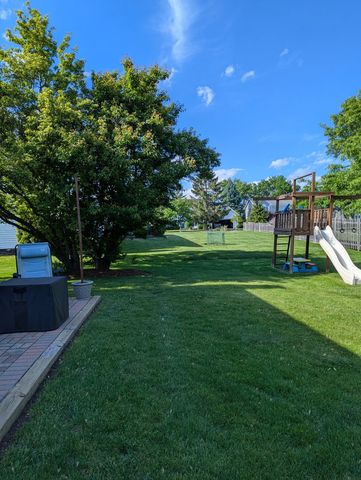 311 Briarwood Lane, Algonquin, IL 60102