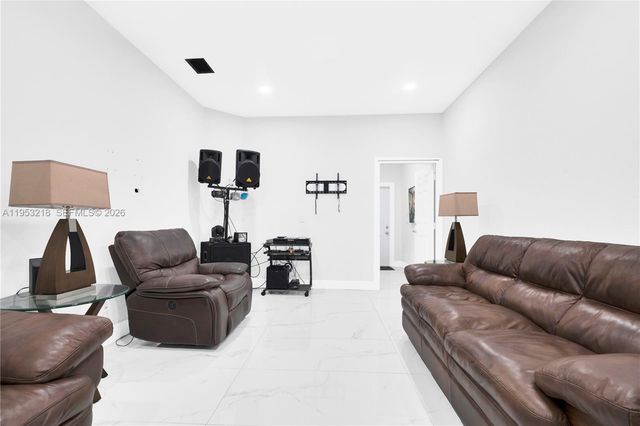 64 SW 15th Ter, Homestead, FL 33030