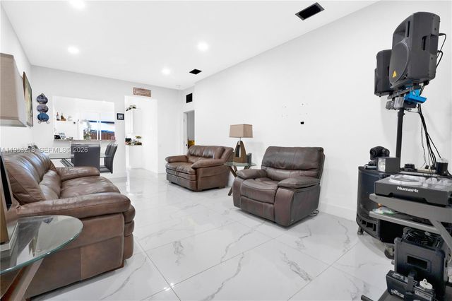 64 SW 15th Ter, Homestead, FL 33030