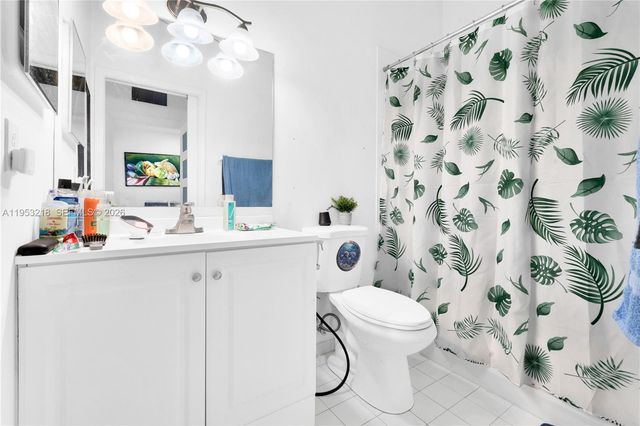 64 SW 15th Ter, Homestead, FL 33030