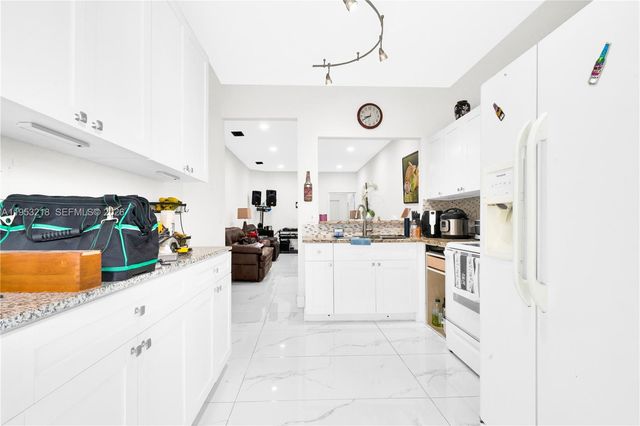 64 SW 15th Ter, Homestead, FL 33030