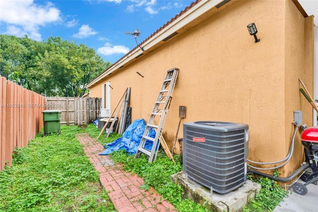 64 SW 15th Ter, Homestead, FL 33030