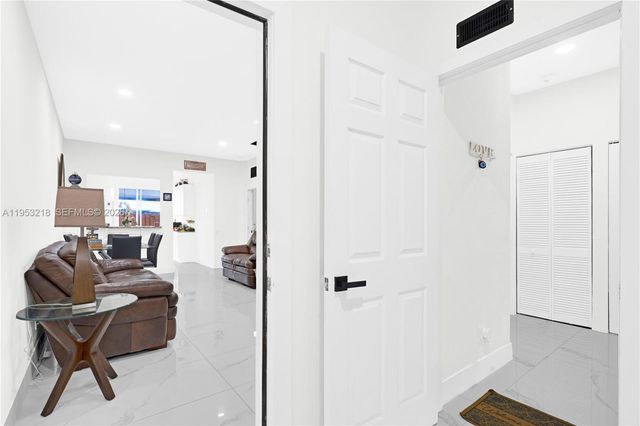 64 SW 15th Ter, Homestead, FL 33030