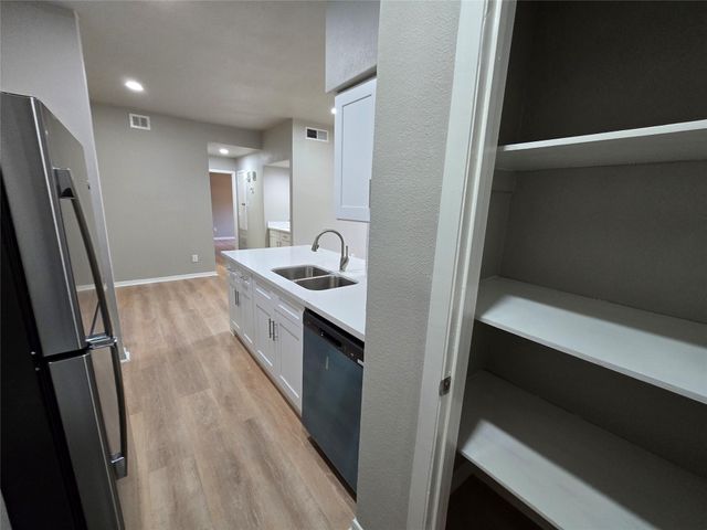 1818 Augusta Drive 15, Houston, TX 77057
