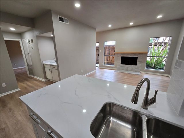 1818 Augusta Drive 15, Houston, TX 77057