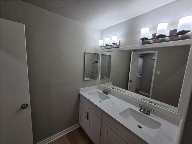 1818 Augusta Drive 15, Houston, TX 77057