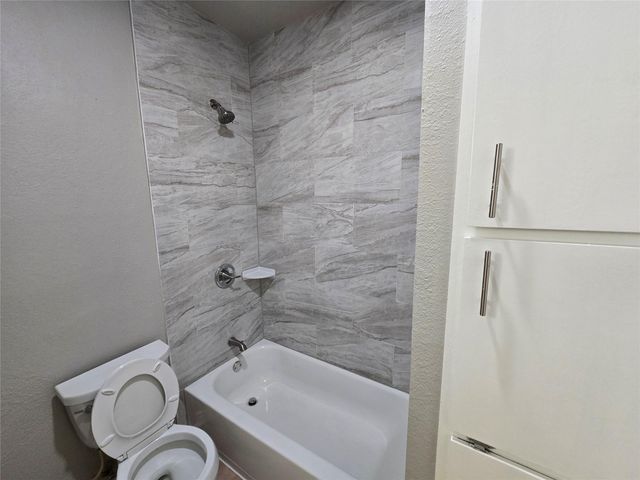 1818 Augusta Drive 15, Houston, TX 77057