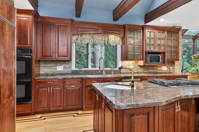 6116 S Brainard Avenue, La Grange Highlands, IL 60525