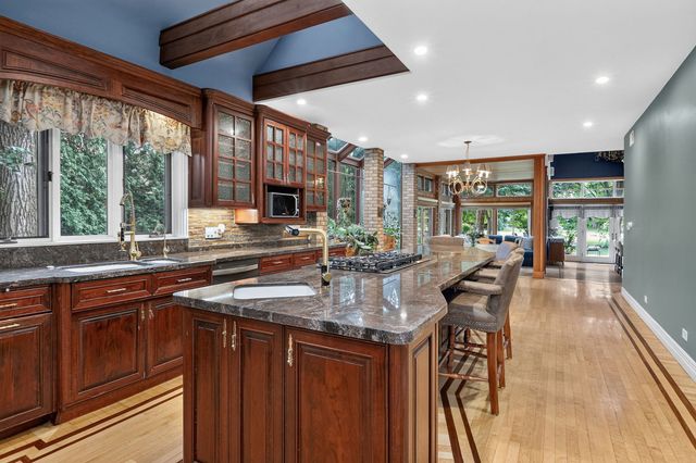 6116 S Brainard Avenue, La Grange Highlands, IL 60525