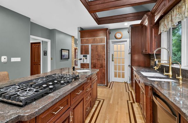6116 S Brainard Avenue, La Grange Highlands, IL 60525
