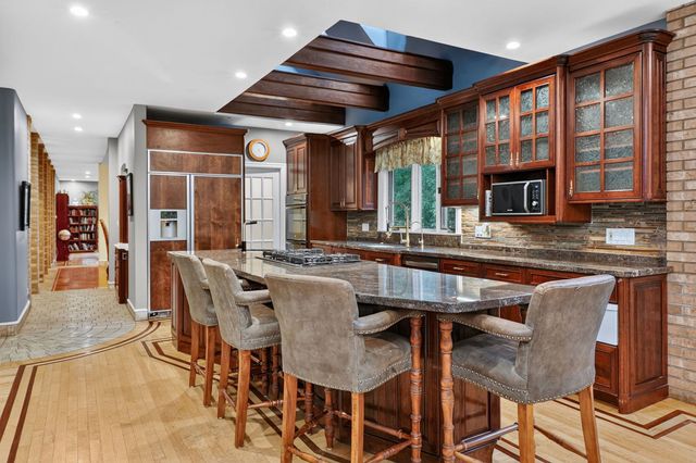 6116 S Brainard Avenue, La Grange Highlands, IL 60525