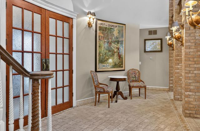 6116 S Brainard Avenue, La Grange Highlands, IL 60525