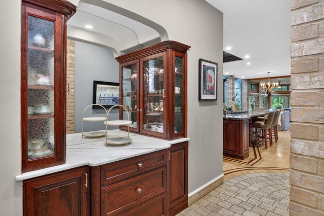6116 S Brainard Avenue, La Grange Highlands, IL 60525