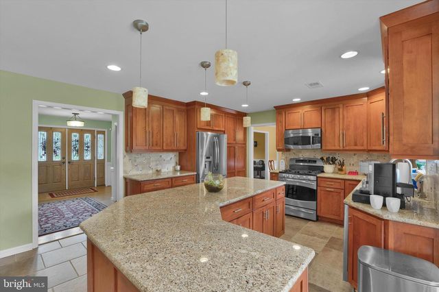 847 CLOVER DR, North Wales, PA 19454
