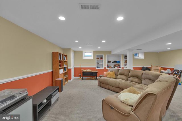 847 CLOVER DR, North Wales, PA 19454