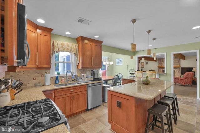 847 CLOVER DR, North Wales, PA 19454