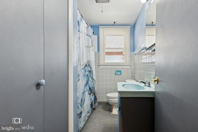 2049 FARMINGTON AVE, Pottstown, PA 19464