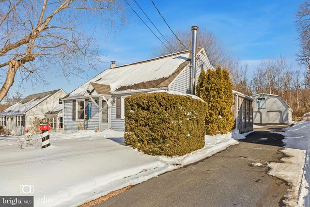 2049 FARMINGTON AVE, Pottstown, PA 19464