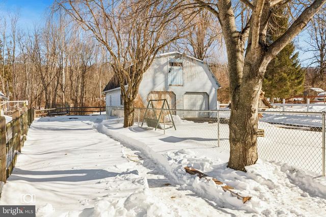 2049 FARMINGTON AVE, Pottstown, PA 19464