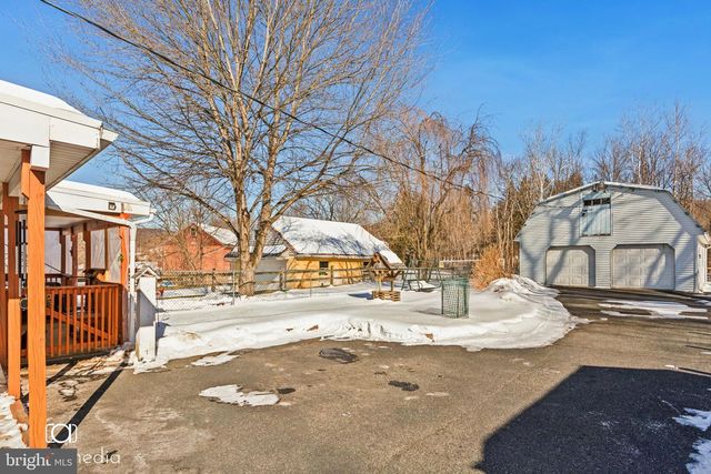 2049 FARMINGTON AVE, Pottstown, PA 19464