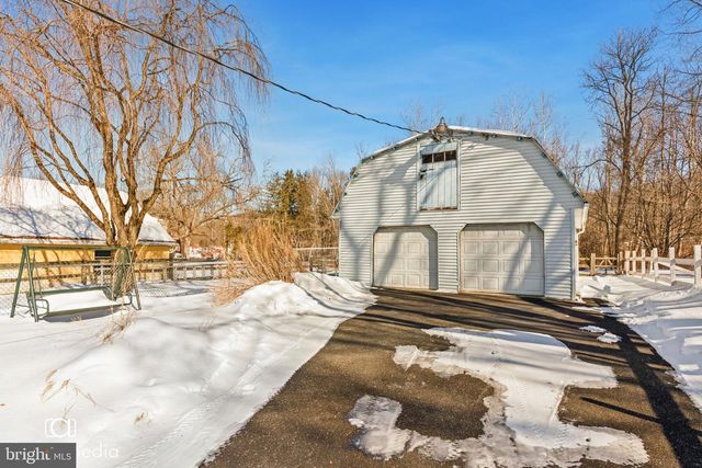 2049 FARMINGTON AVE, Pottstown, PA 19464