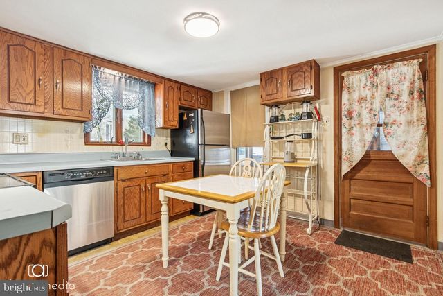 2049 FARMINGTON AVE, Pottstown, PA 19464